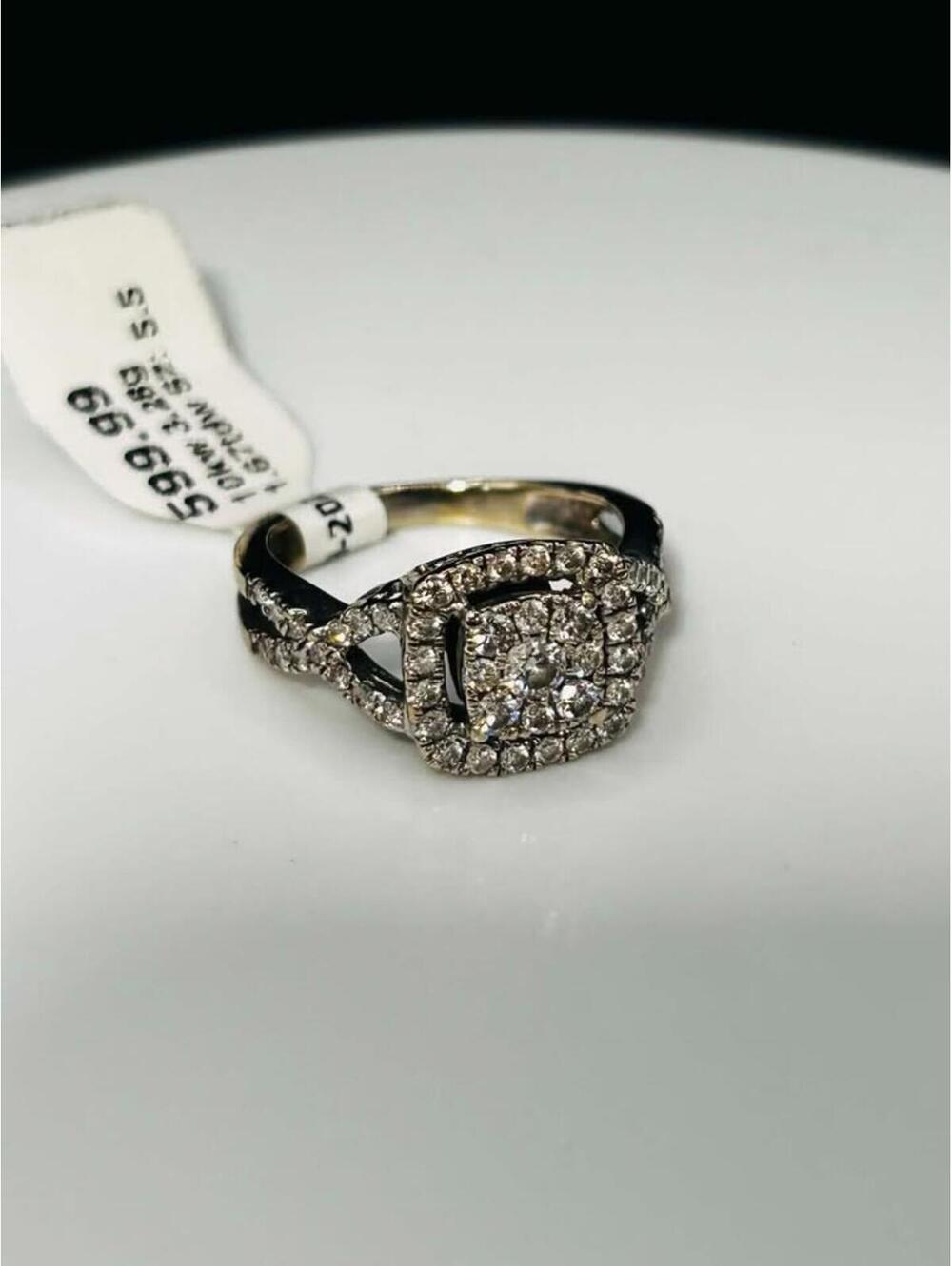 10k White Gold Diamond Ring